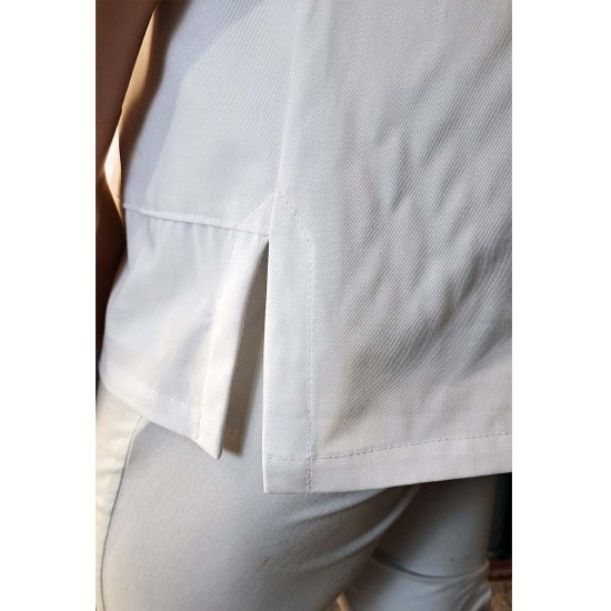 Női egészségügyi formaruha – cipzáros, elegáns munkaruha saját névvel bordó virágmintával, Dina